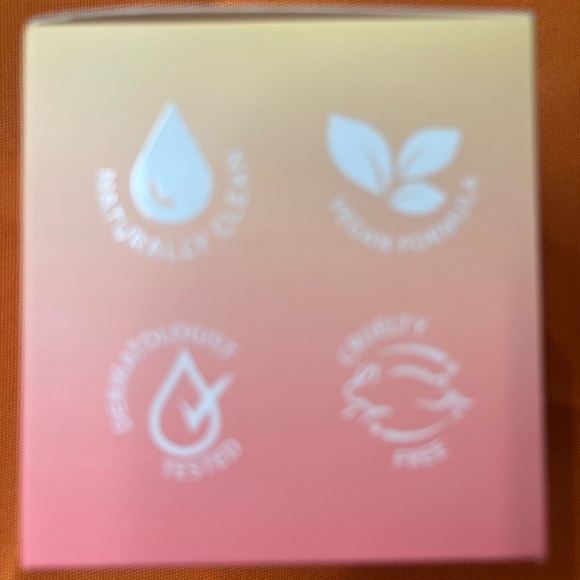 Super Glow Up Vitamin C Day Cream - Orange and Pink - Picture 3 of 9